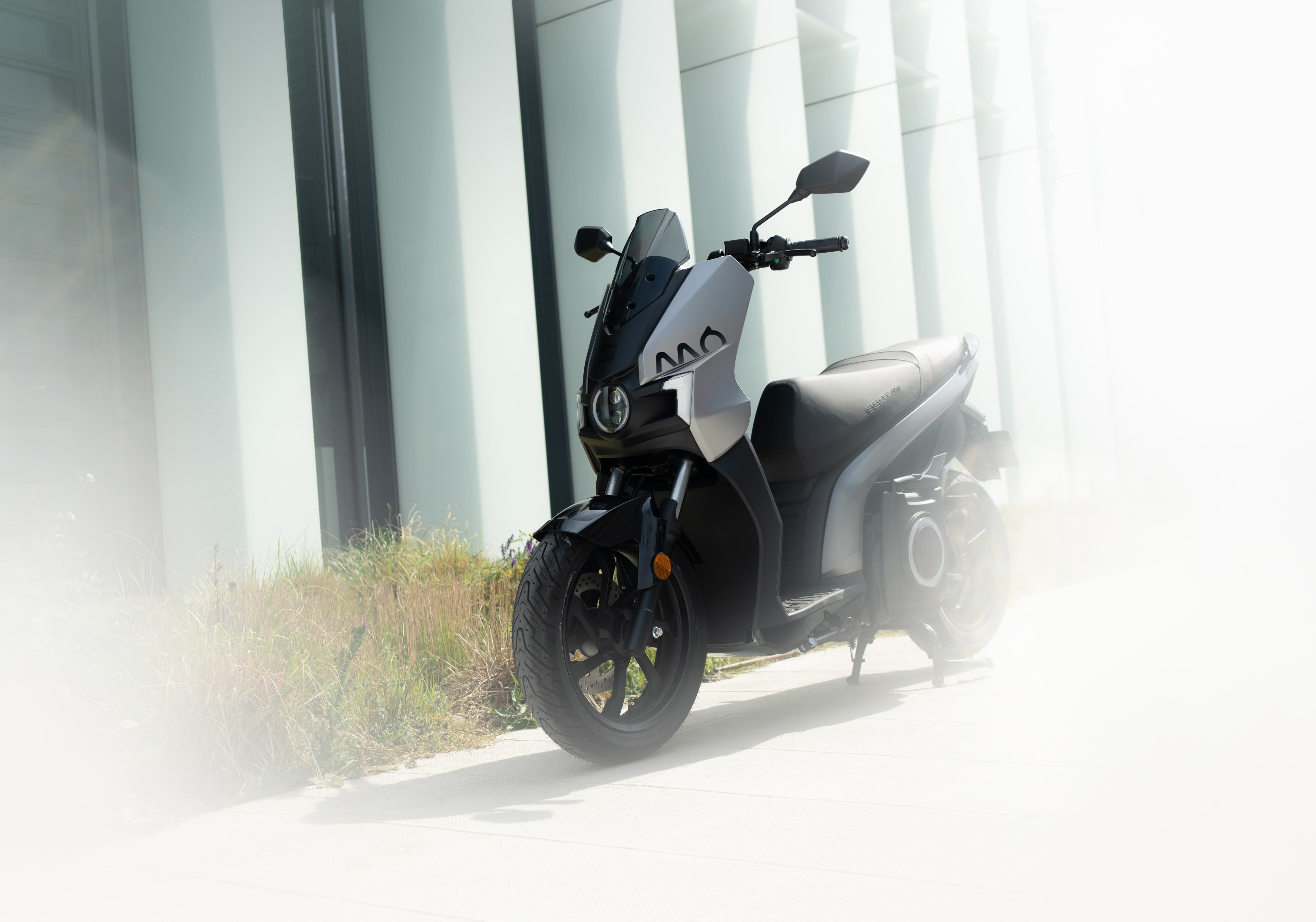 new-seat-mo-50-electric-scooter-connectivity-mobile-phone