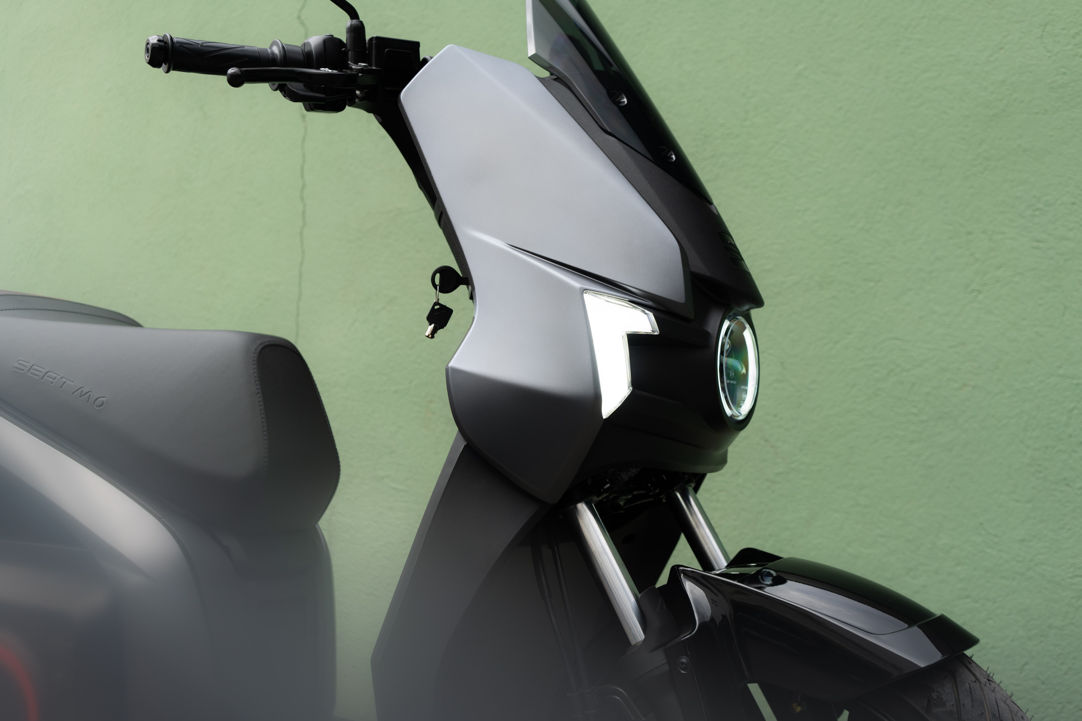 new-seat-mo-50-electric-scooter-practical-easy-to-use