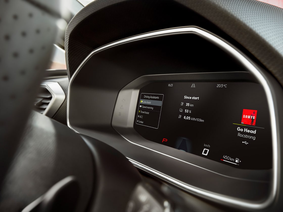 Vue intérieure du tableau de bord numérique de la seat leon 2025, compatible avec apple carplay sans fil et android auto, ainsi que le système lane assist et des assistances à la conduite avancées.